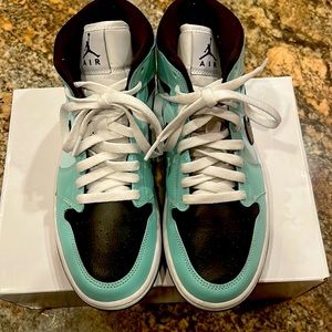 Women’s air Jordan 1 mid Aqua Black